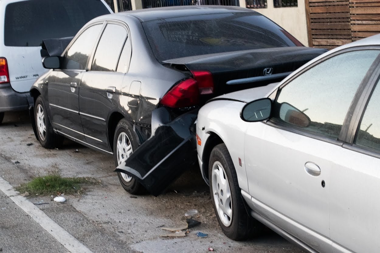 Los Angeles, CA - Car Accident with Injuries Reported on 84th Pl.