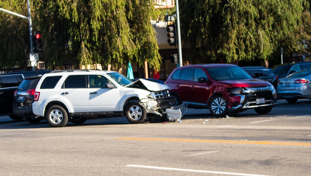 Van Nuys, CA - Two Hurt in Four-Car Crash on Vanowen St.